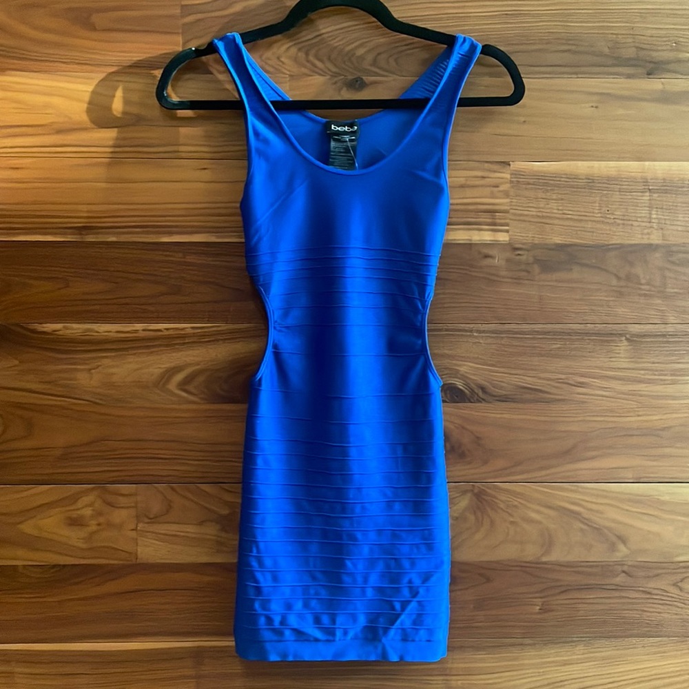 NWT BEBE SIDE CUT OUT BLUE SHINE DRESS P/S